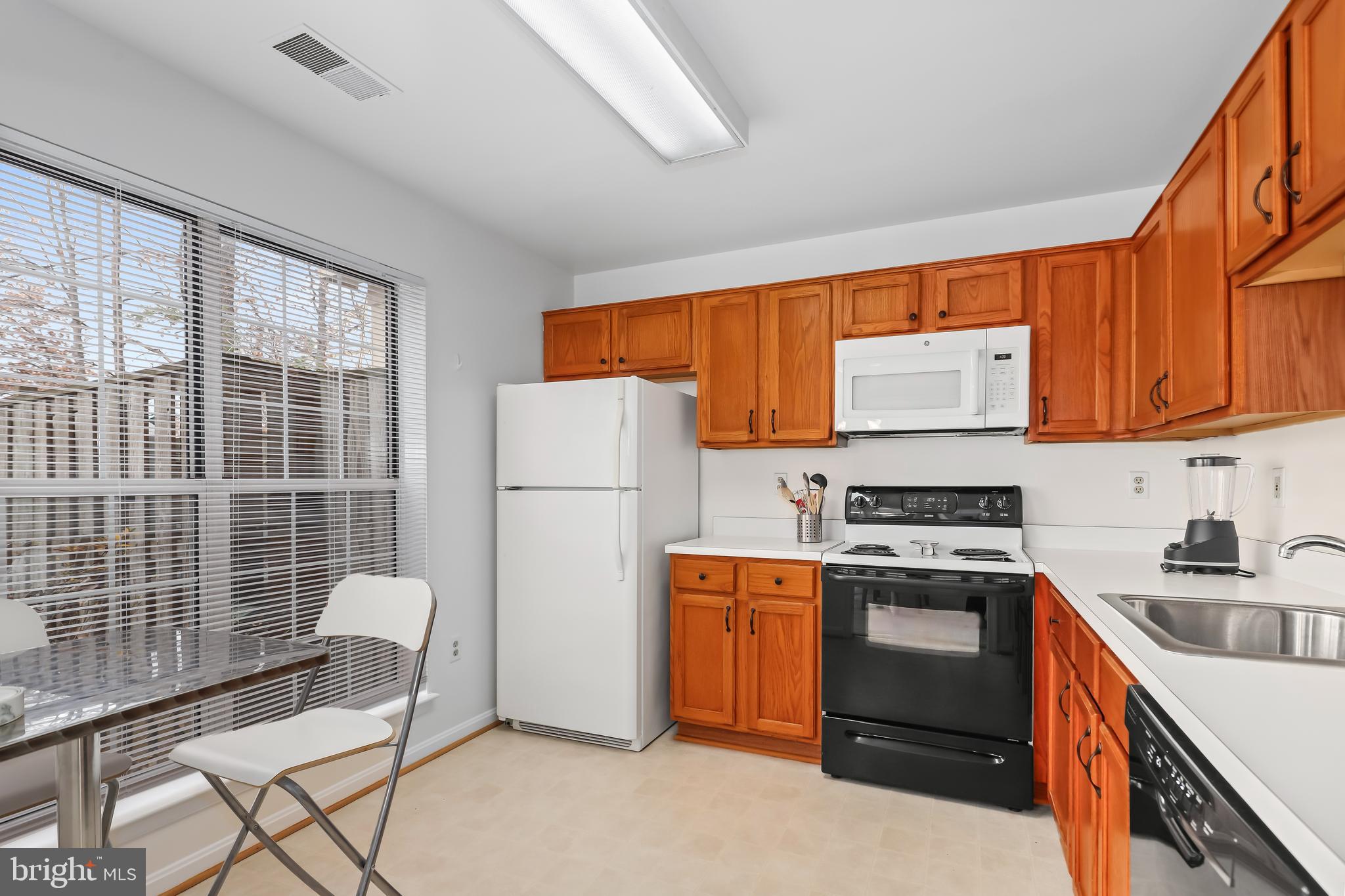 11196 Rienzi Place, Unit 101 Manassas, VA 20109 - Photo 7 of 21