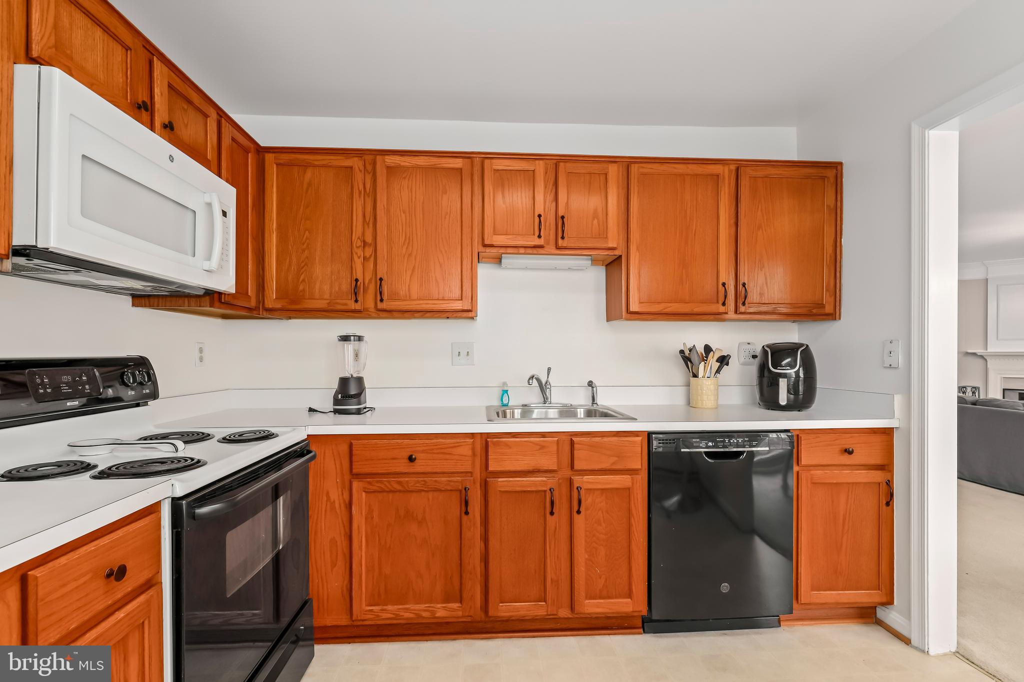 11196 Rienzi Place, Unit 101 Manassas, VA 20109 - Photo 8 of 21