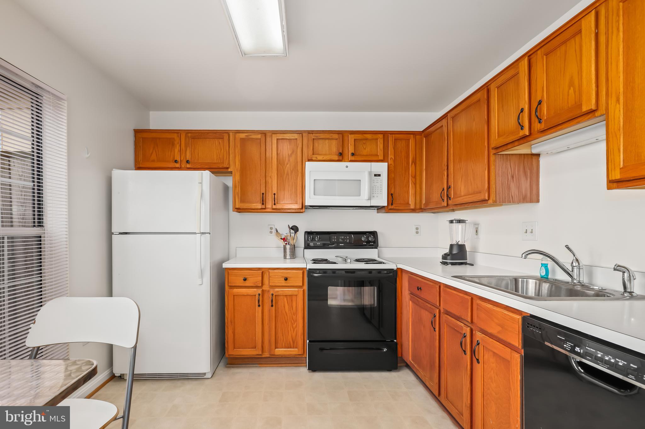 11196 Rienzi Place, Unit 101 Manassas, VA 20109 - Photo 10 of 21