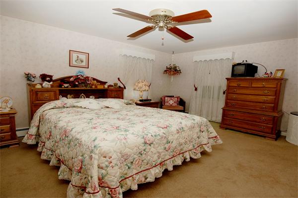 22 Westview Road Lynn, MA 01902 - Photo 7 of 15 Gallery Image 7