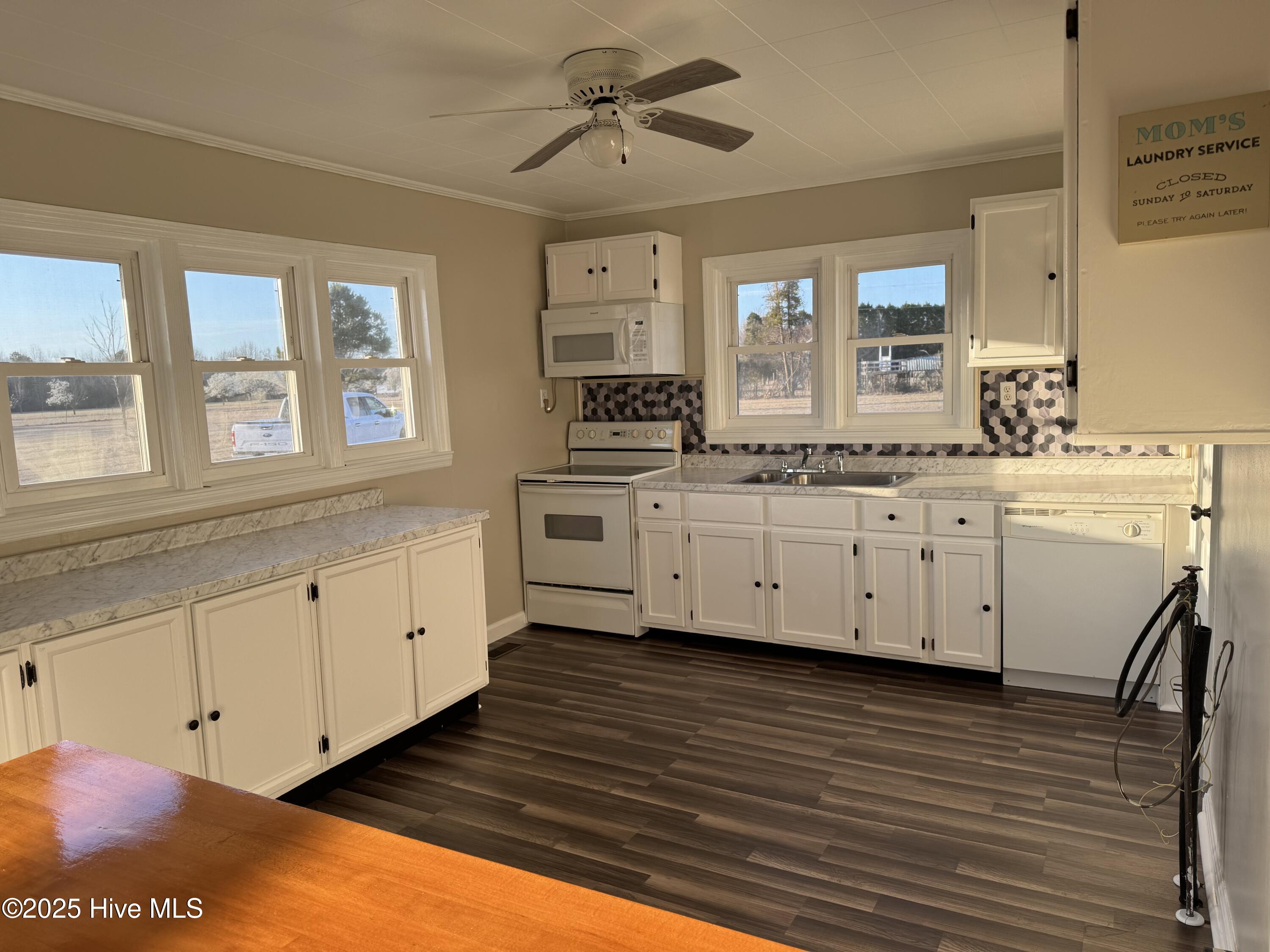 762 Slapout Road Mount Olive, NC 28365 - Photo 14 of 18 3AC946C9-1081-49B5-BEF7-BB34EC6C3AE6