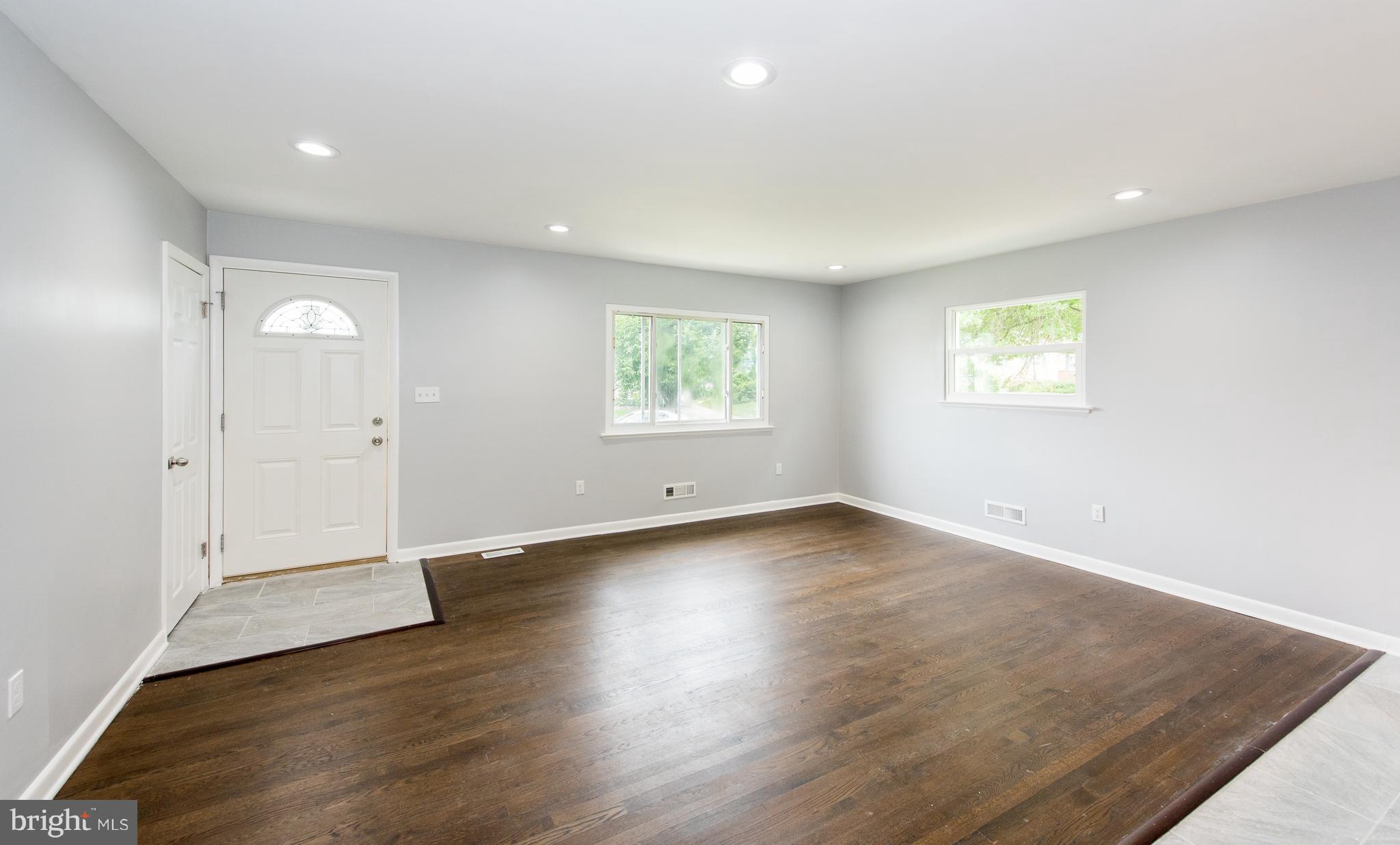 1302 Middleford Road Baltimore, MD 21228 - Photo 3 of 30 Living Room