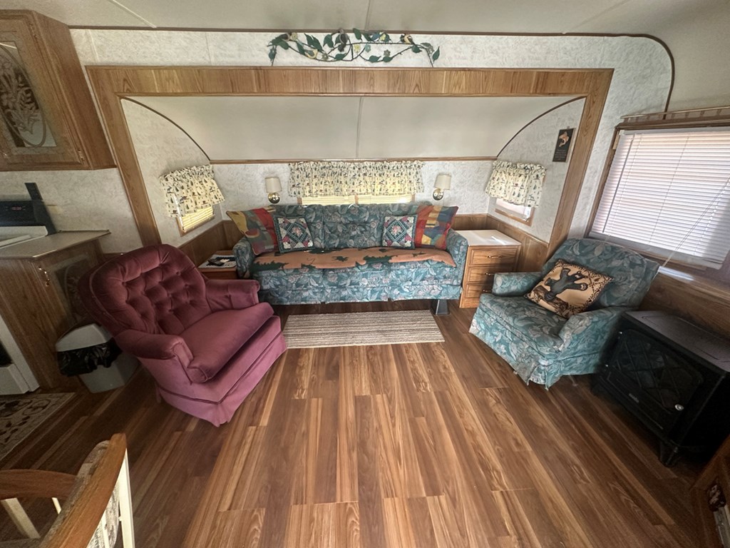 8 E Street Cascade, ID 83611 - Photo 4 of 20 Living Room