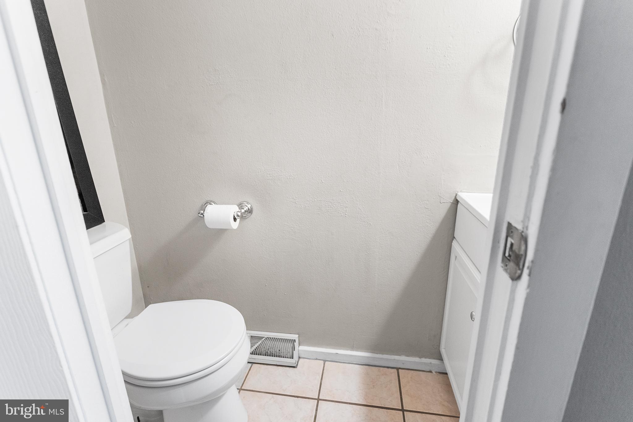 625 Summit House West Chester, PA 19382 - Photo 14 of 16 a bathroom with a toilet and a shower