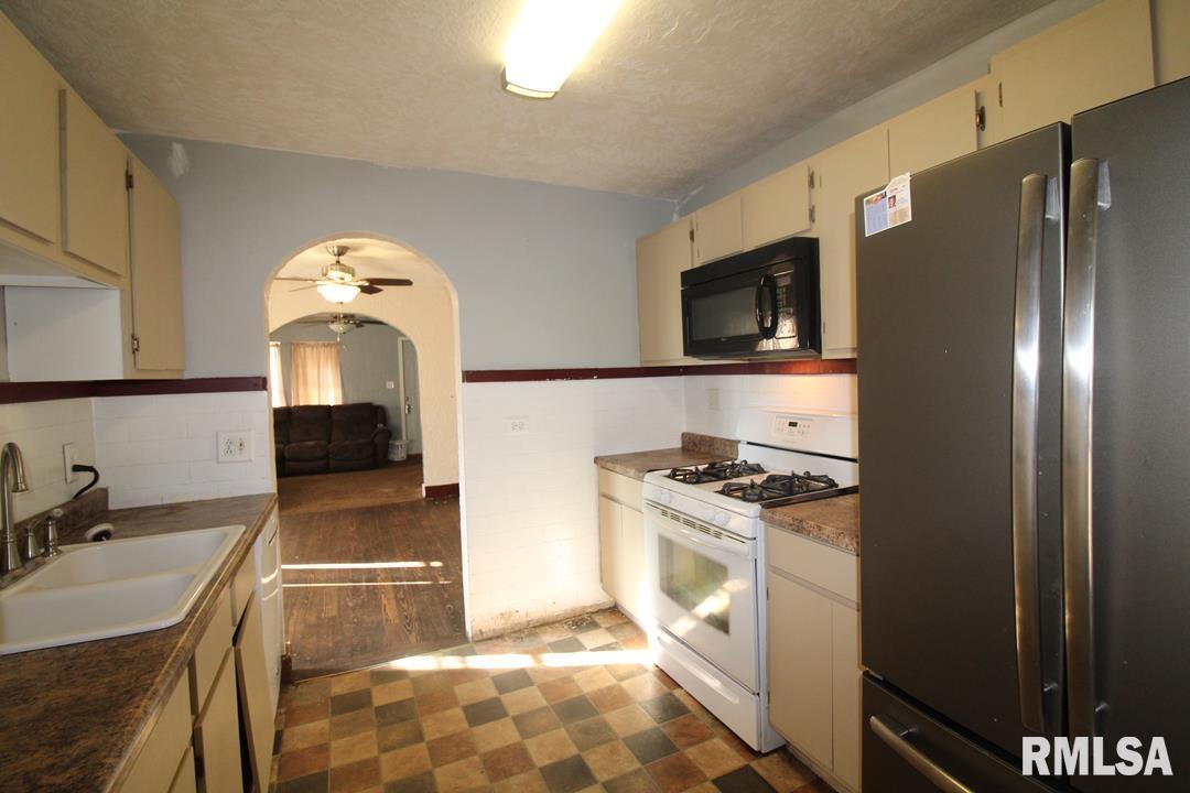 12588 Wiseman Road Pekin, IL 61554 - Photo 17 of 48 Gallery Image 17