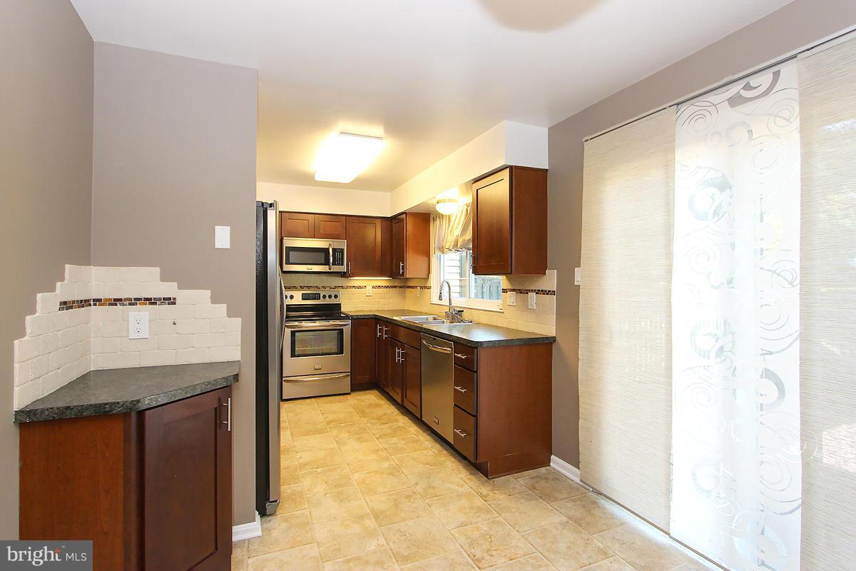 23 London Bridge Court Silver Spring, MD 20906 - Photo 12 of 30 Kitchen