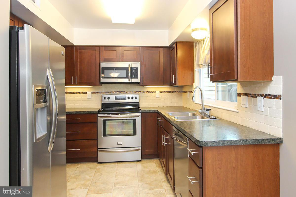 23 London Bridge Court Silver Spring, MD 20906 - Photo 13 of 30 Kitchen