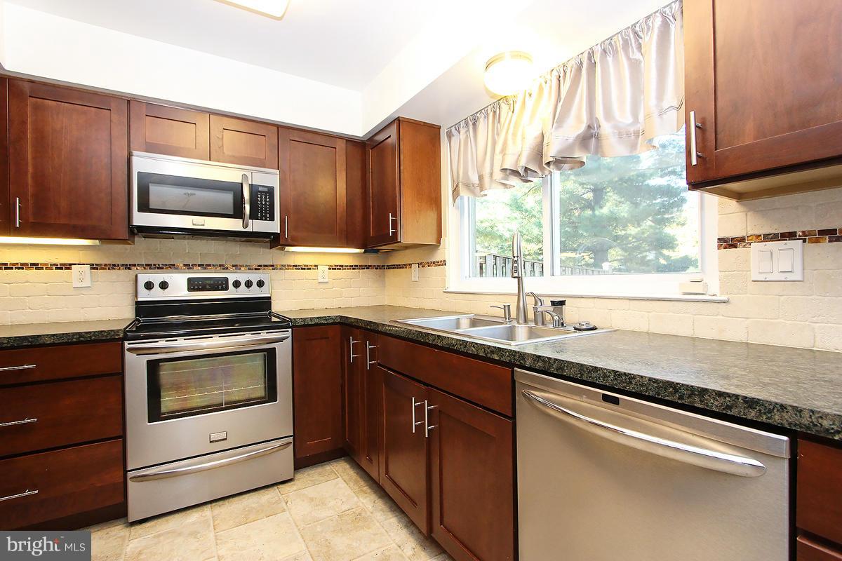 23 London Bridge Court Silver Spring, MD 20906 - Photo 14 of 30 Kitchen