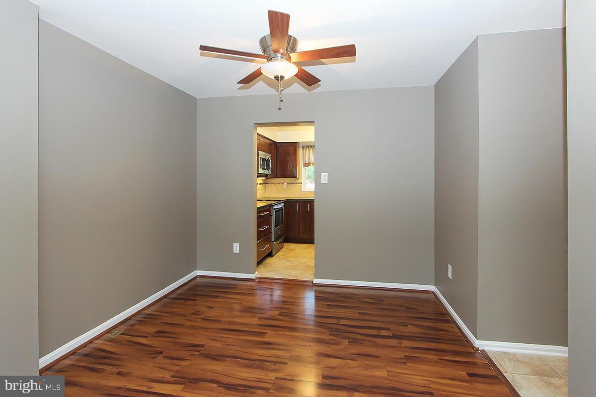 23 London Bridge Court Silver Spring, MD 20906 - Photo 8 of 30 Living Room