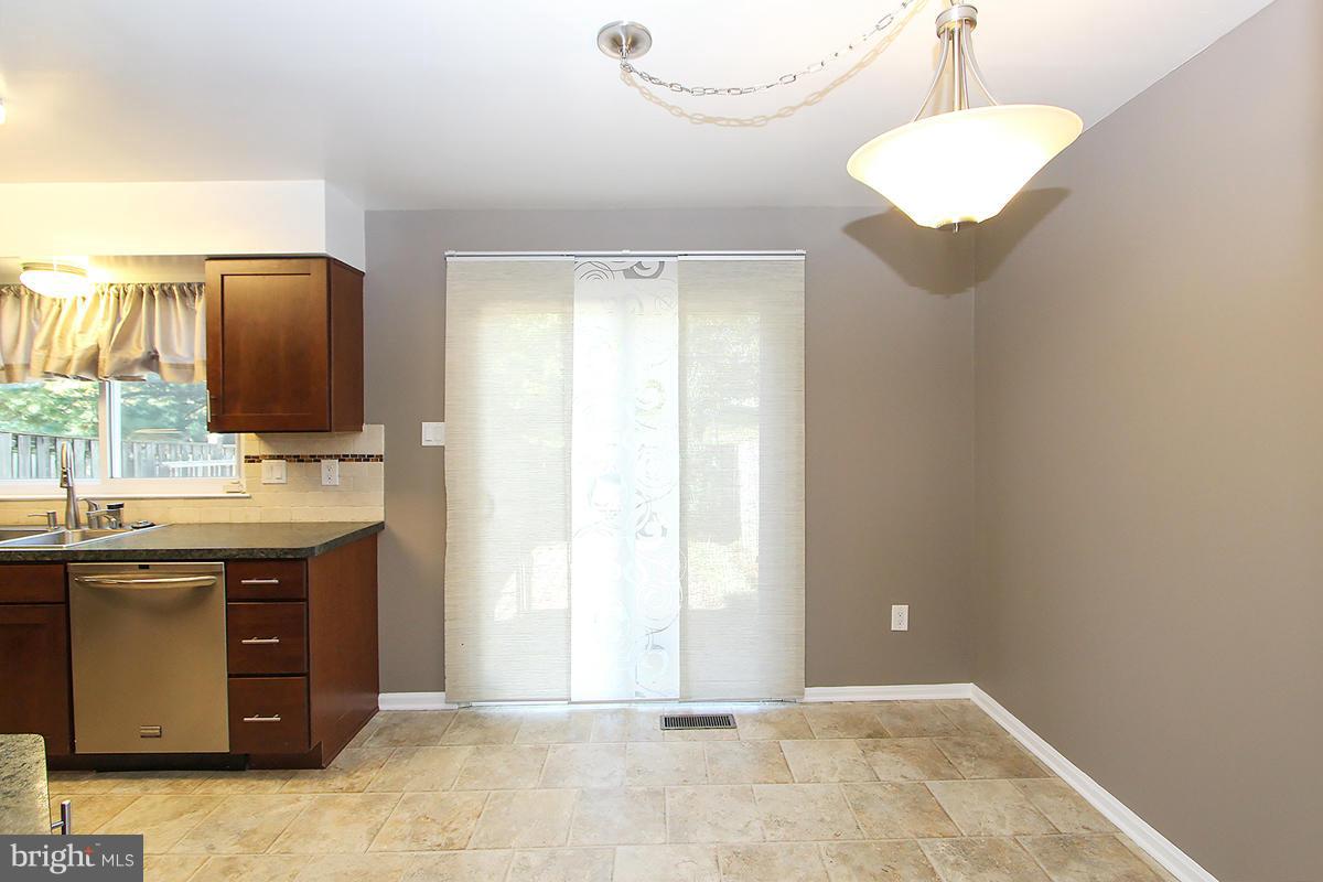 23 London Bridge Court Silver Spring, MD 20906 - Photo 10 of 30 Dining Room