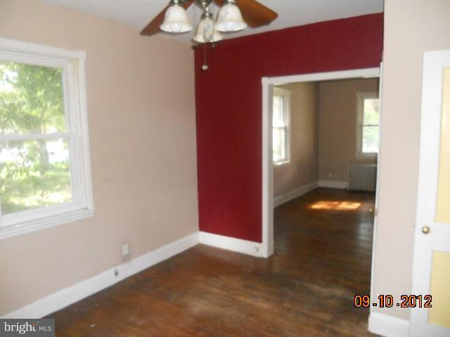 213 Westshire Road Baltimore, MD 21229 - Photo 4 of 11 Dining Room