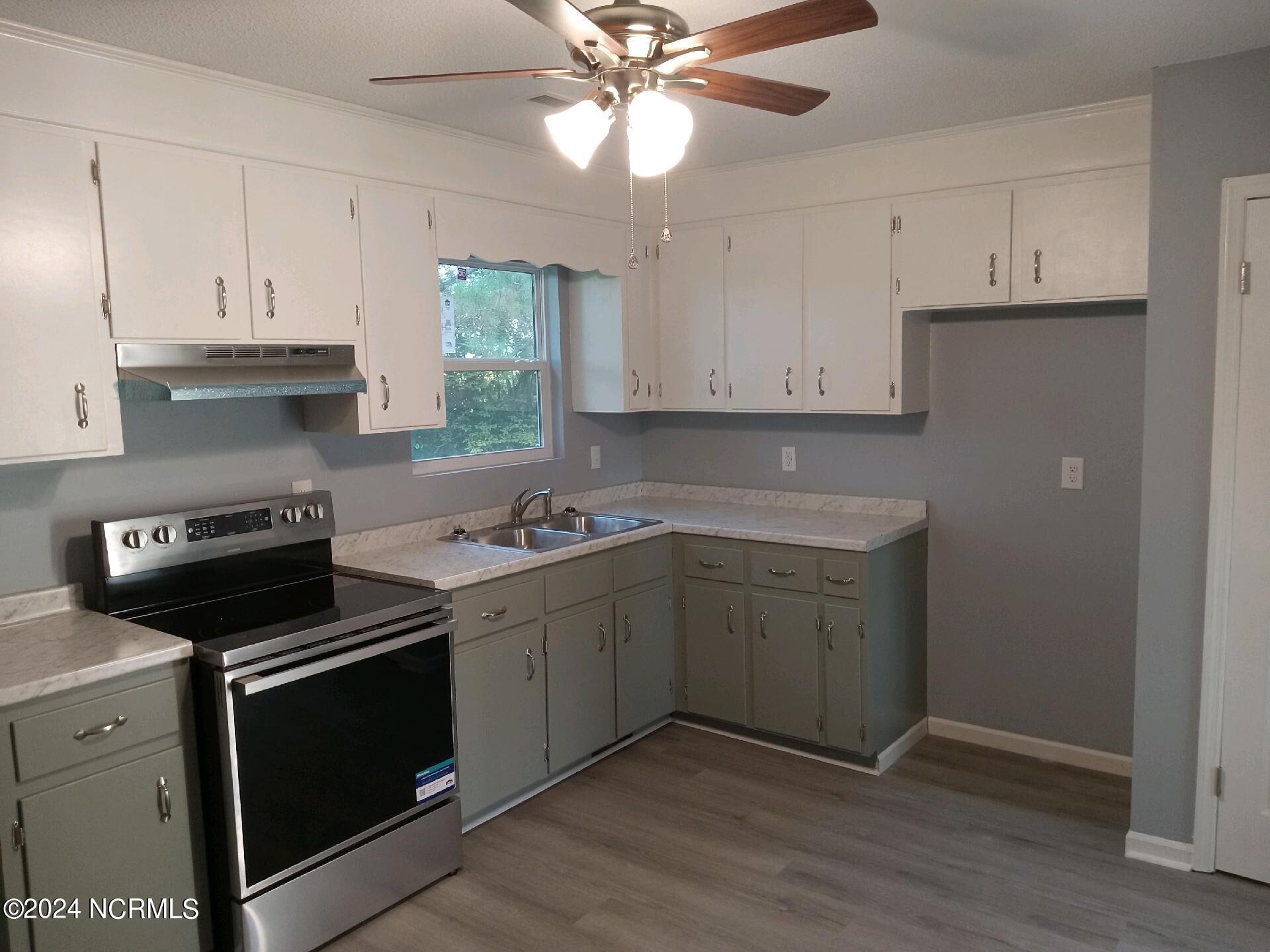 170 Honolulu Road Vanceboro, NC 28586 - Photo 2 of 5 Kitchen