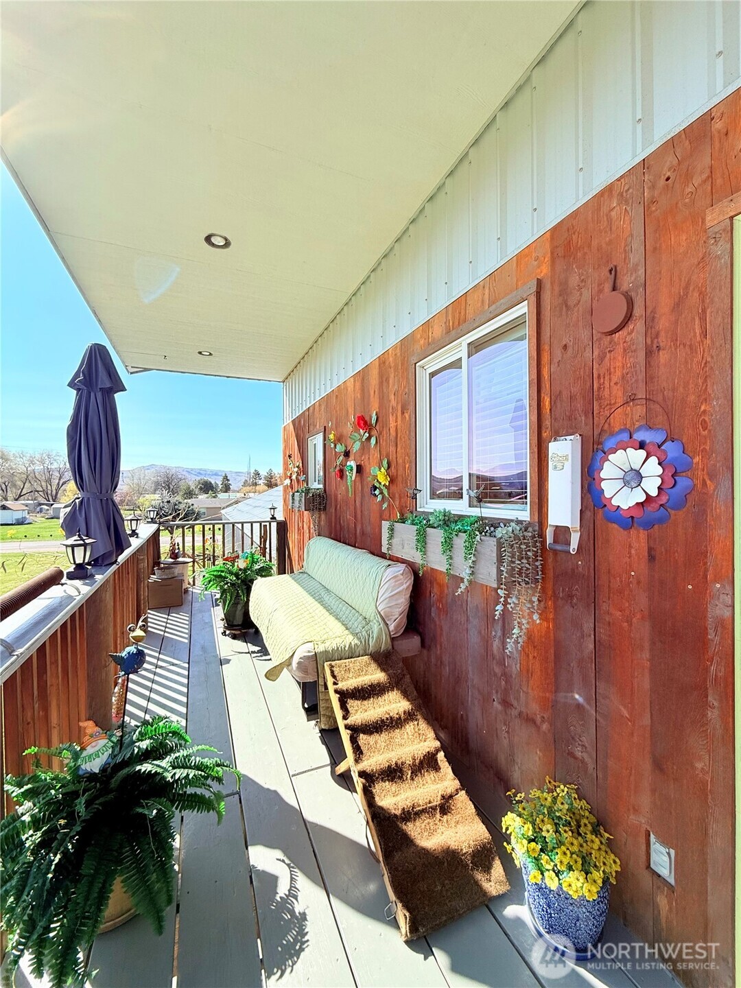 63 Shumway Road Omak, WA 98841 - Photo 31 of 39 a view of a chairs and table in patio