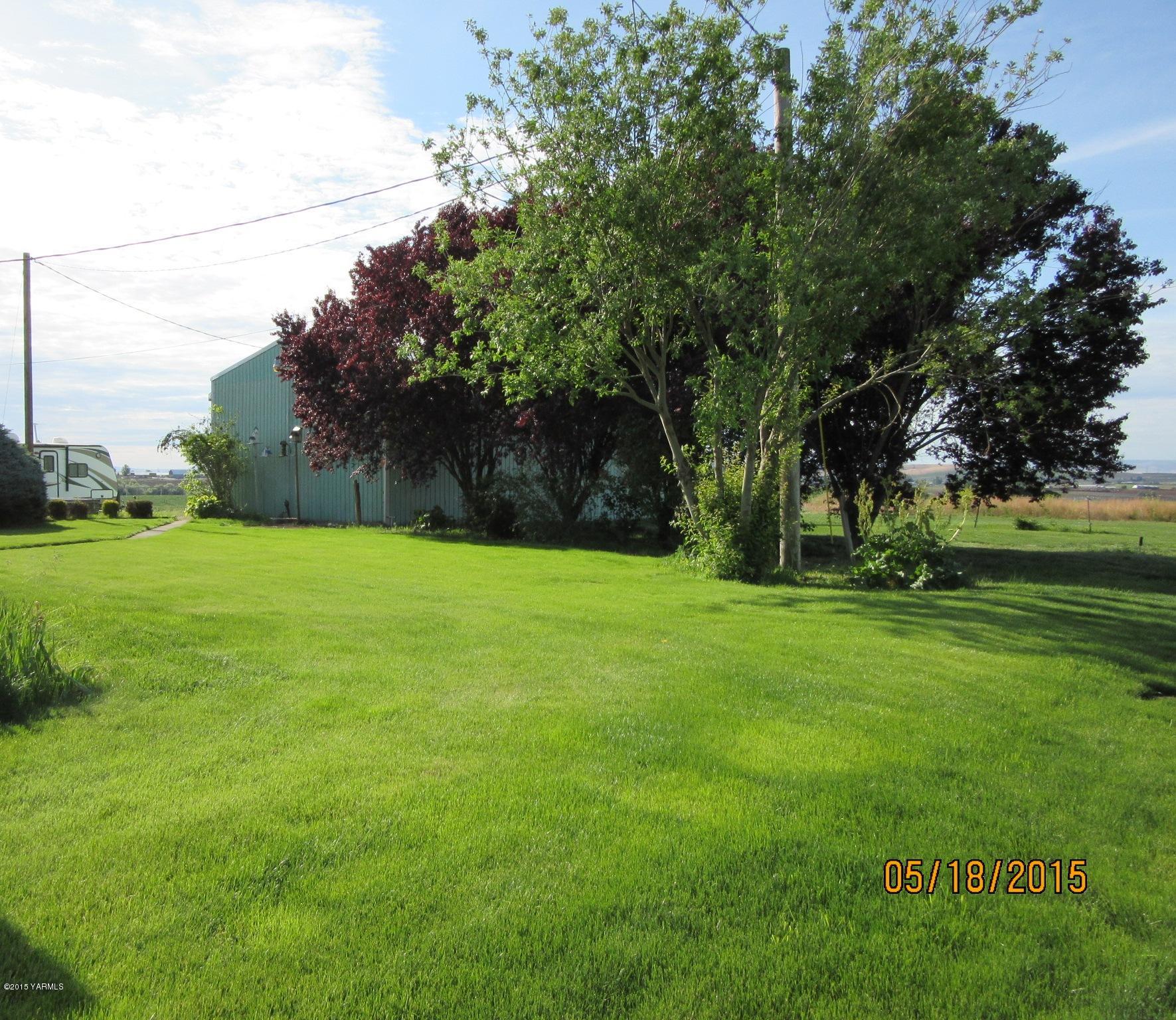 1510 Gurley Road Granger, WA 98932 - Photo 5 of 29 a view of a park with large trees