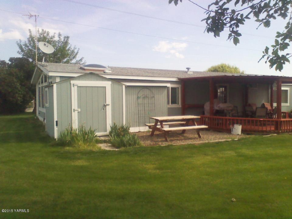 1510 Gurley Road Granger, WA 98932 - Photo 6 of 29 a front view of house with yard and seating area