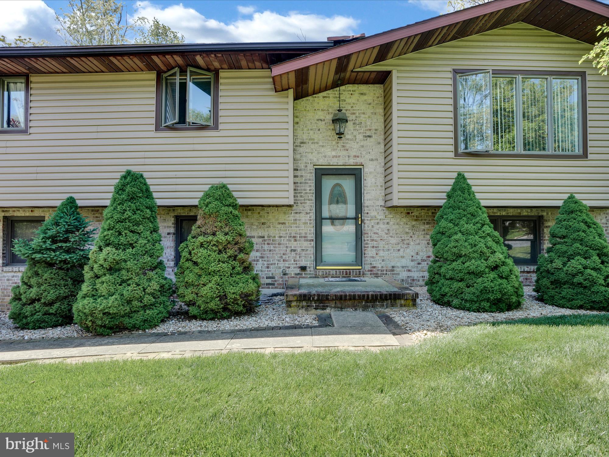 388 Oaklyn Road Lebanon, PA 17042 - Photo 2 of 24 Gallery Image 2