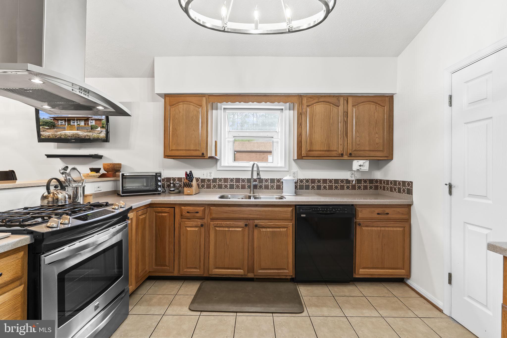 12345 H G Trueman Road Lusby, MD 20657 - Photo 9 of 38