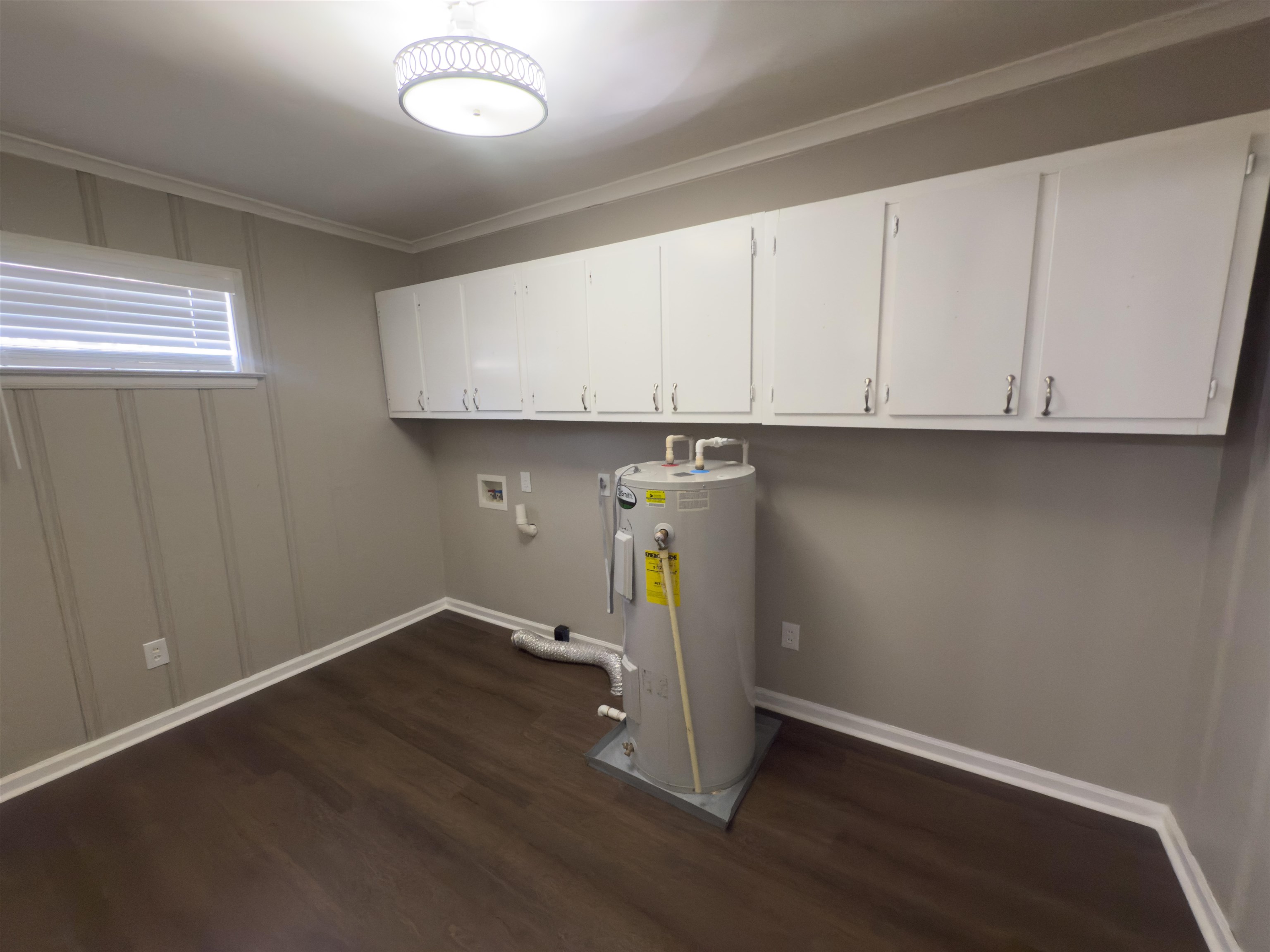 1050 Marcia Road Memphis, TN 38117 - Photo 11 of 20 a view of cabinets and wooden floor
