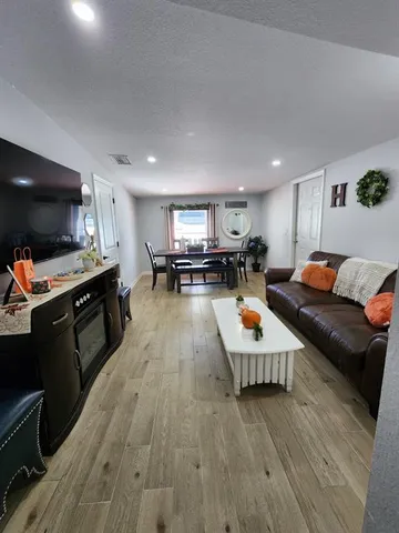 $379,900 | 5409 18th Street East, Bradenton, FL 34203