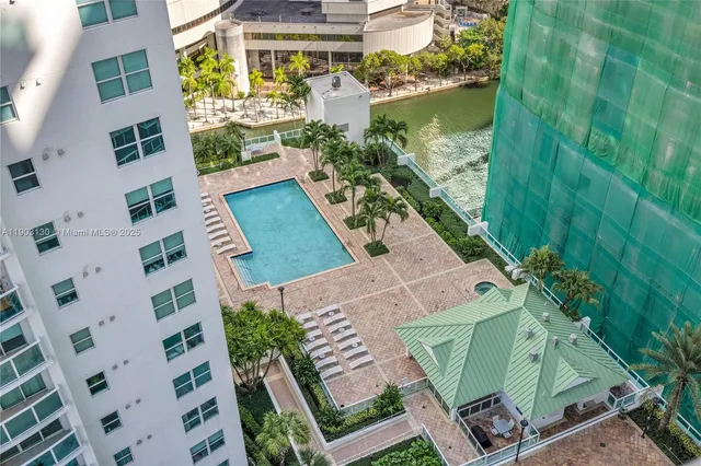 a picture of a bench in a white cabinet