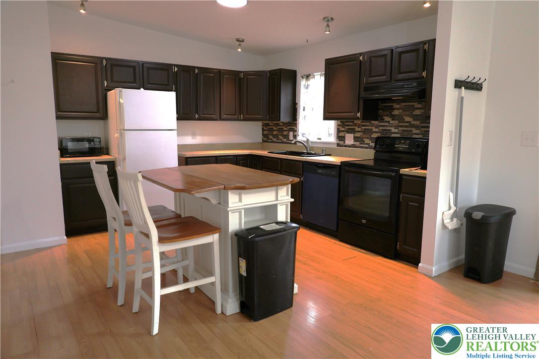 4733 Hillside Road Coplay, PA 18037 - Photo 2 of 18 Kitchen