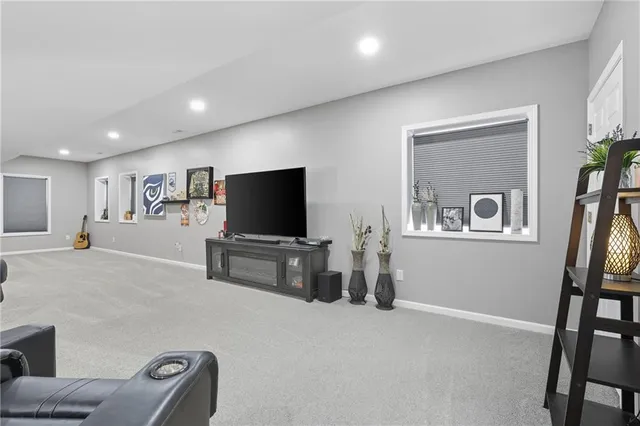 $749,900 | 32302 South State Route West, Archie, MO 64725