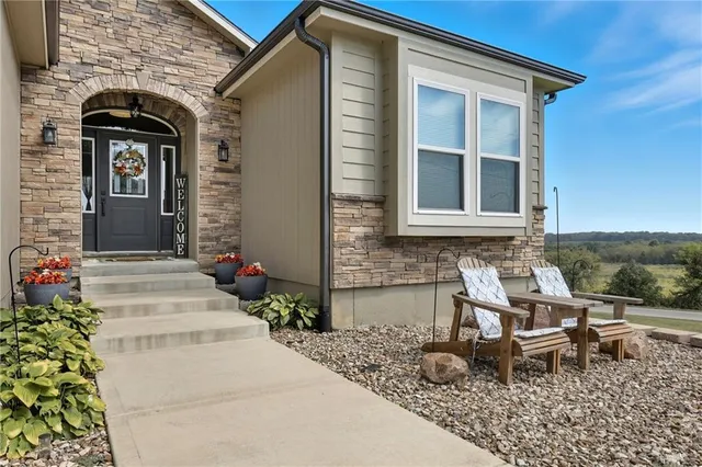 $749,900 | 32302 South State Route West, Archie, MO 64725