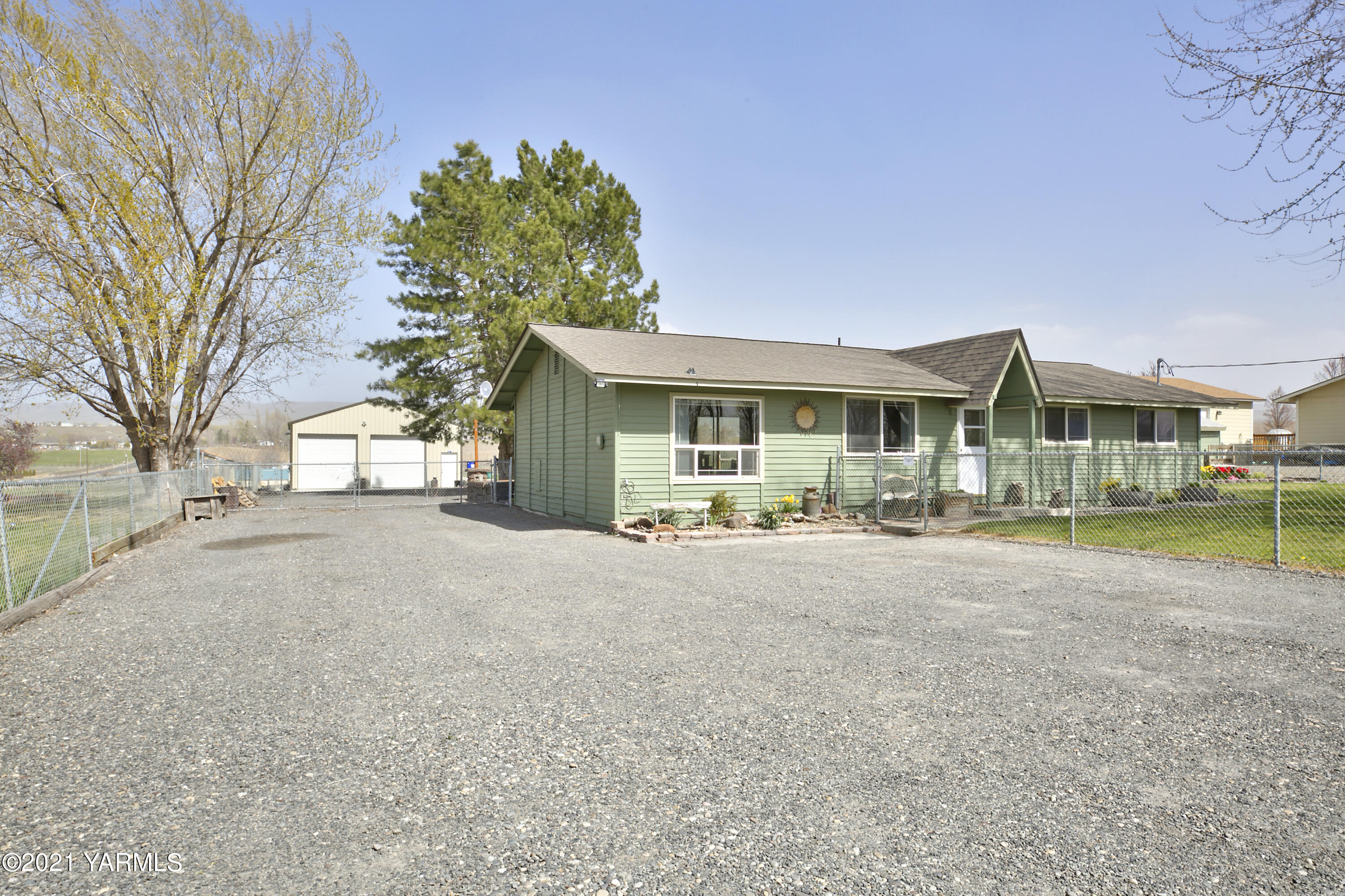 1111 Deeringhoff Road Moxee, WA 98936 - Photo 2 of 18 a view of a house with a patio and a yard