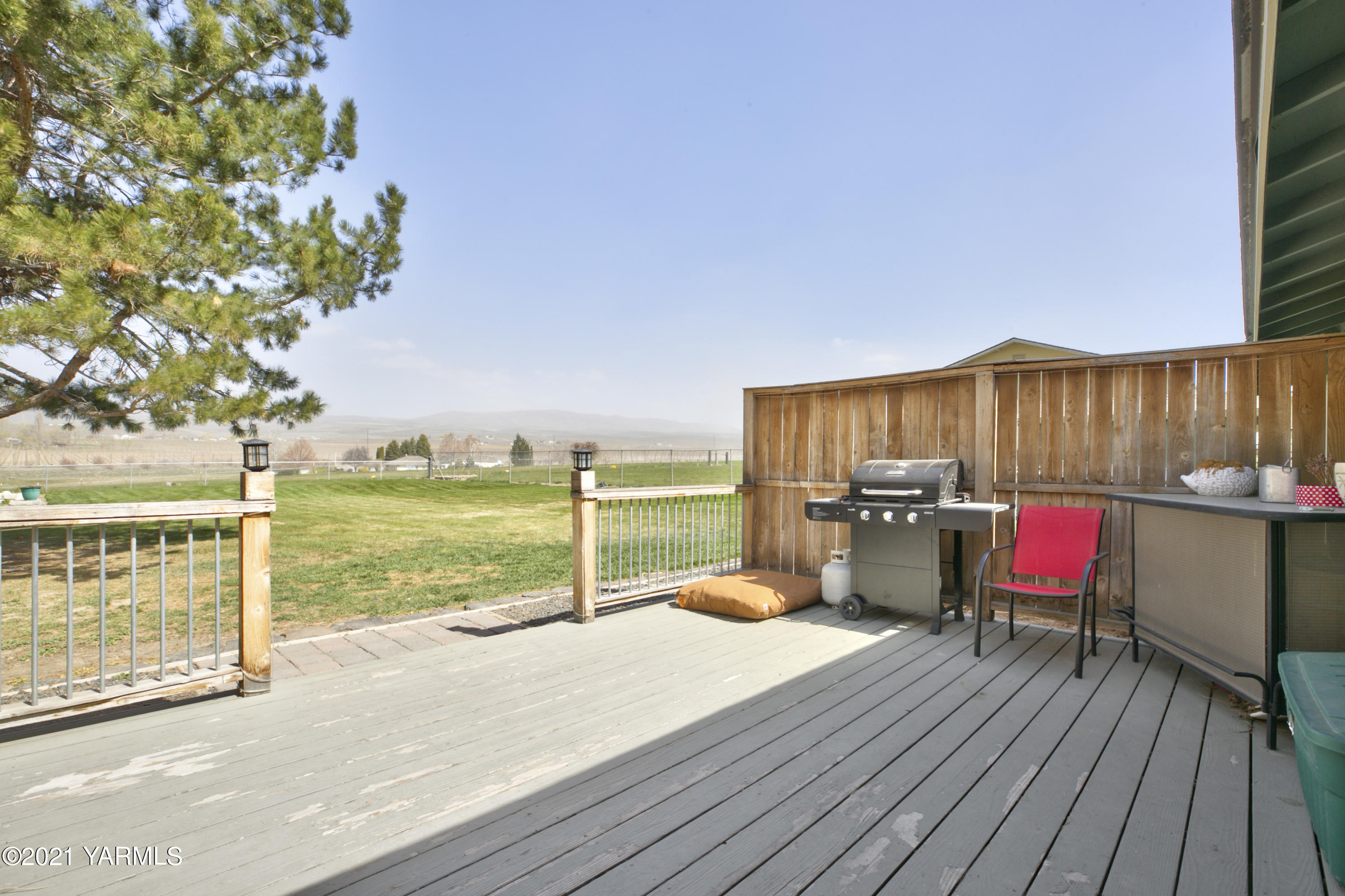 1111 Deeringhoff Road Moxee, WA 98936 - Photo 15 of 18 a view of a balcony with chair and wooden floor