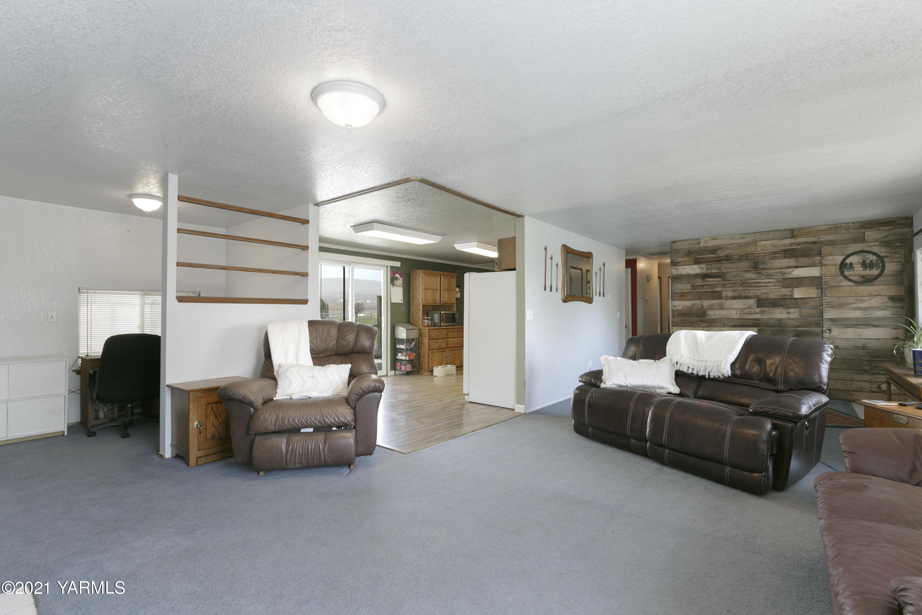 1111 Deeringhoff Road Moxee, WA 98936 - Photo 6 of 18 a living room with furniture and a chandelier