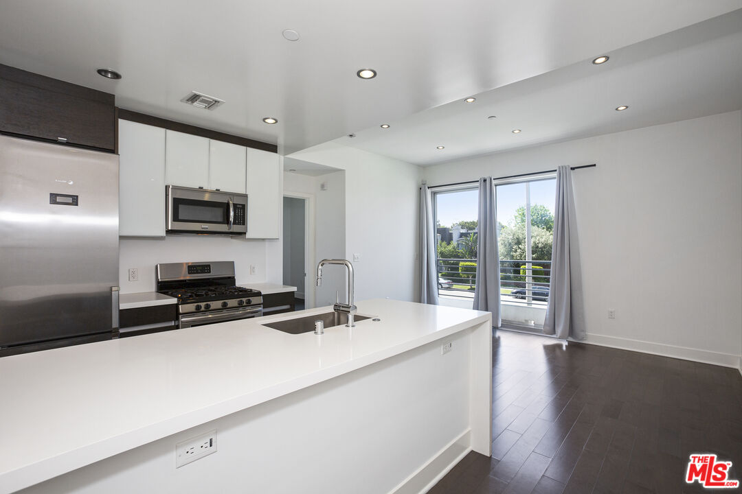 7857 West Manchester Avenue, Unit 110 Playa del Rey, CA 90293 - Photo 12 of 23