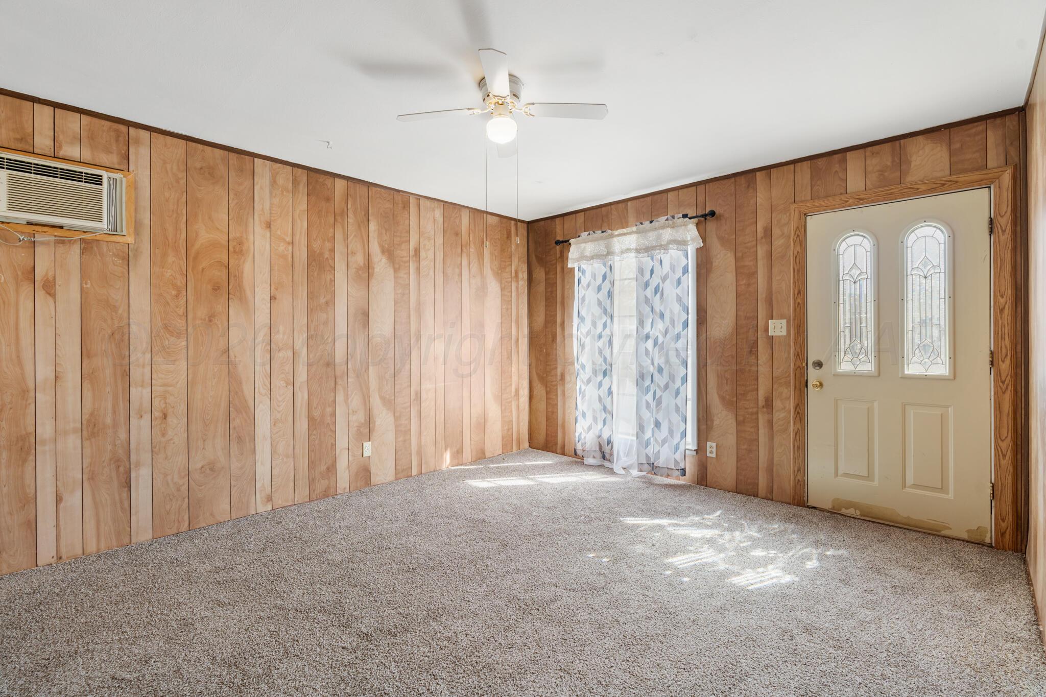 1105 Aster Street Amarillo, TX 79107 - Photo 3 of 13 Living Area