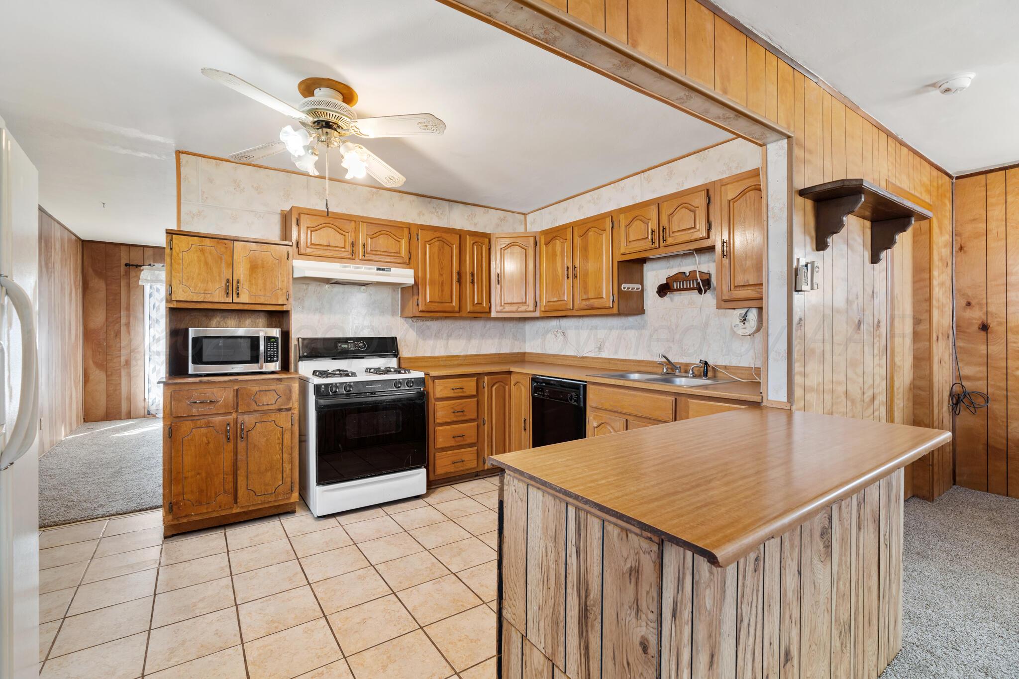 1105 Aster Street Amarillo, TX 79107 - Photo 6 of 13 Kitchen view 2