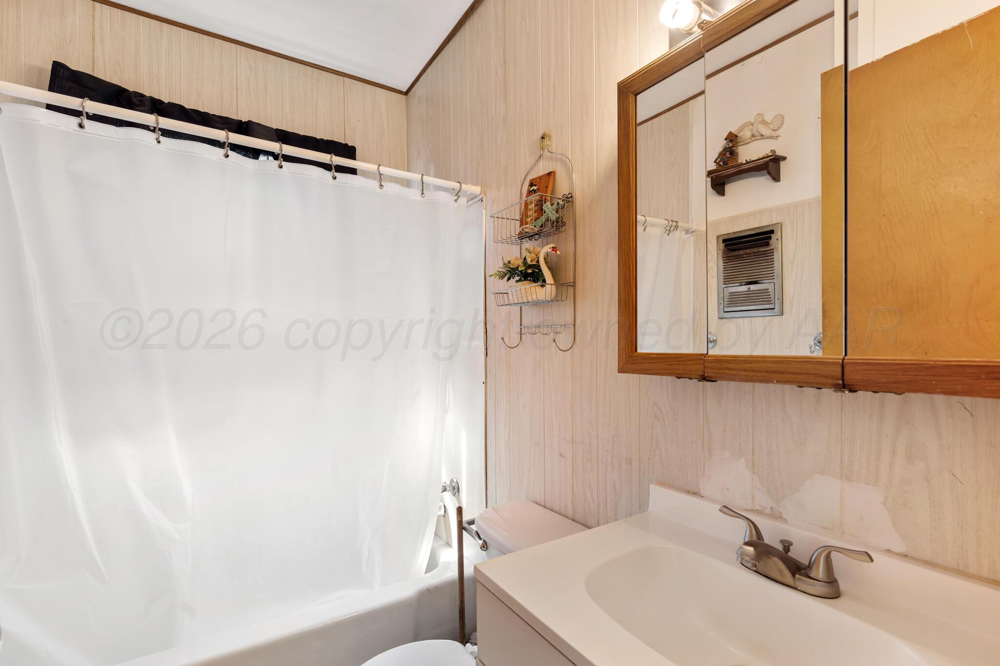 1105 Aster Street Amarillo, TX 79107 - Photo 10 of 13 Bathroom