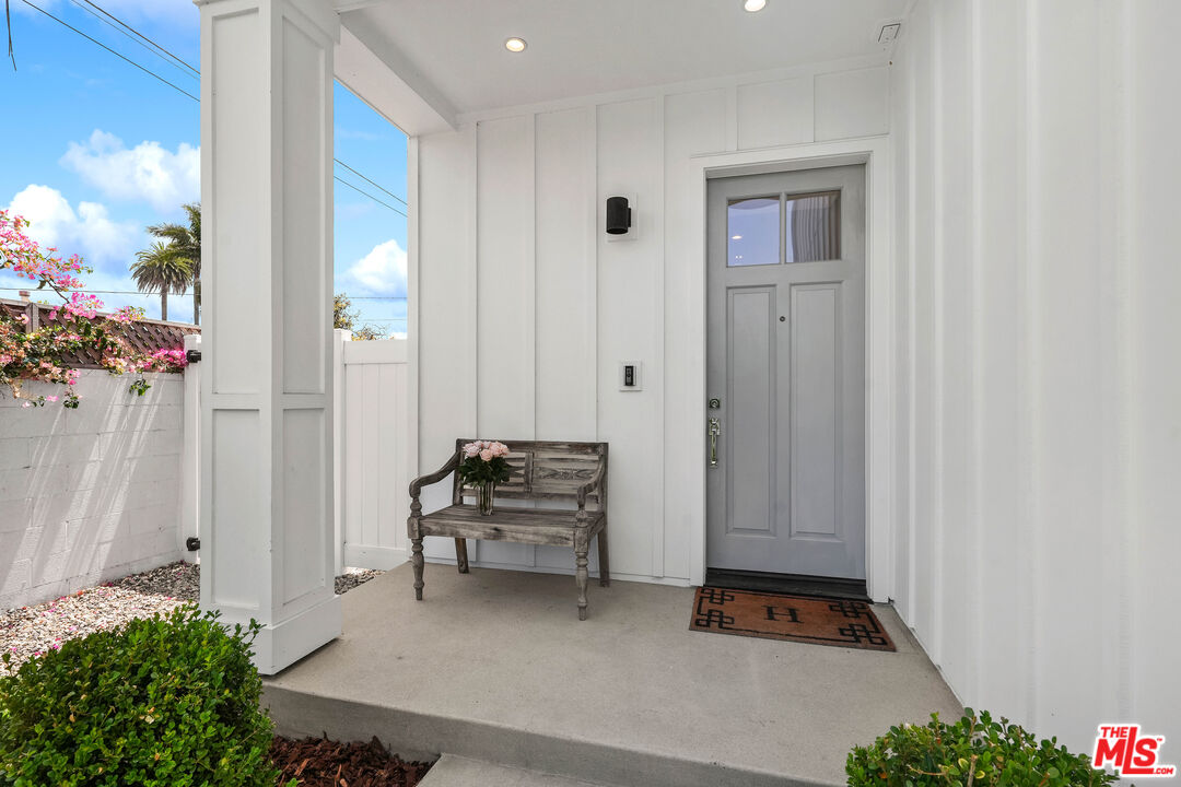 4439 Lindblade Dr, Los Angeles CA 90066