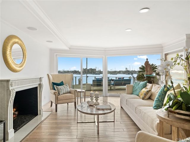 $8,575,000 | 1 Collins Island, Newport Beach, CA 92662