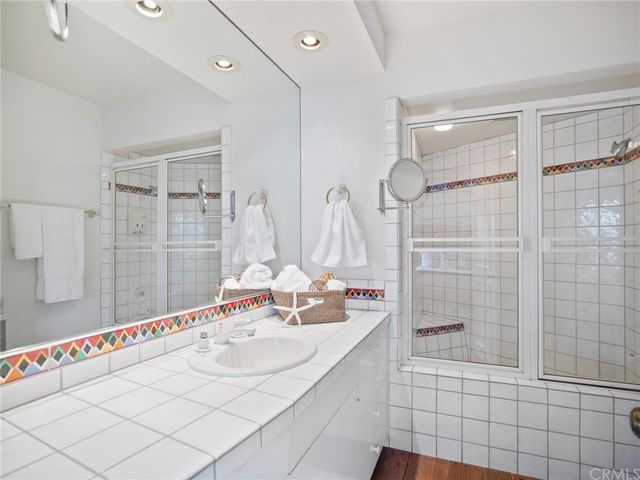 $8,575,000 | 1 Collins Island, Newport Beach, CA 92662