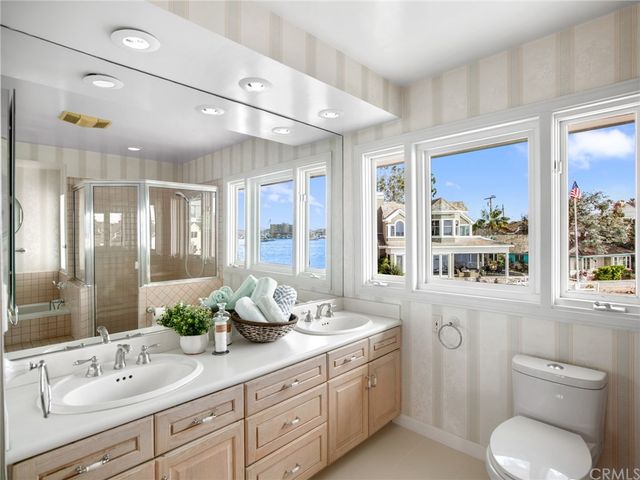 $8,575,000 | 1 Collins Island, Newport Beach, CA 92662