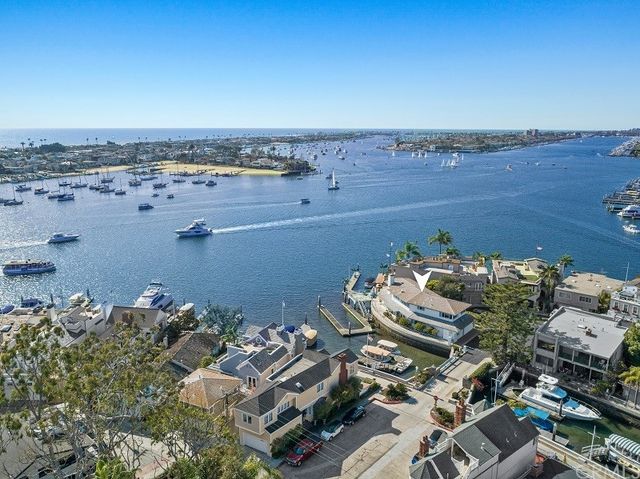 $8,575,000 | 1 Collins Island, Newport Beach, CA 92662