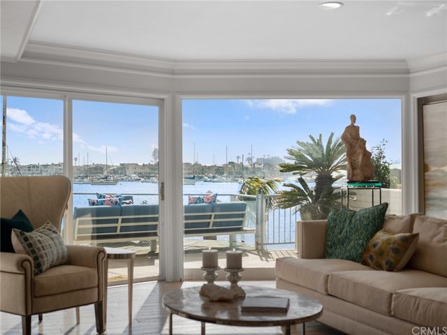 $8,575,000 | 1 Collins Island, Newport Beach, CA 92662