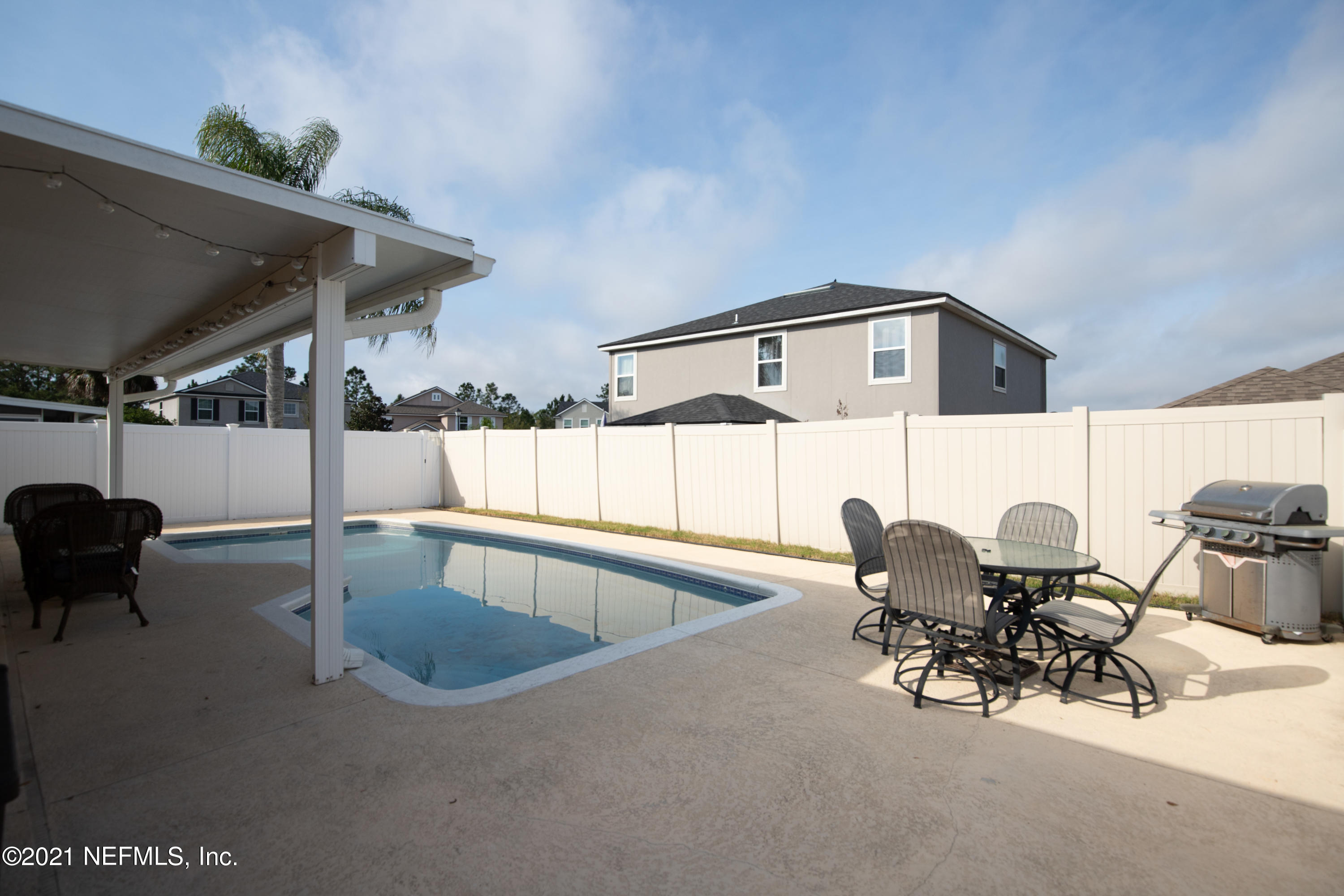 2602 Sunrise Ridge Lane Jacksonville, FL 32277 - Photo 28 of 35 a kitchen with a table and chairs