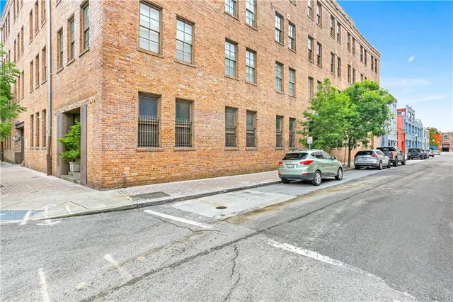 $3,500 | 404 Notre Dame Street, Unit 23, New Orleans, LA 70130