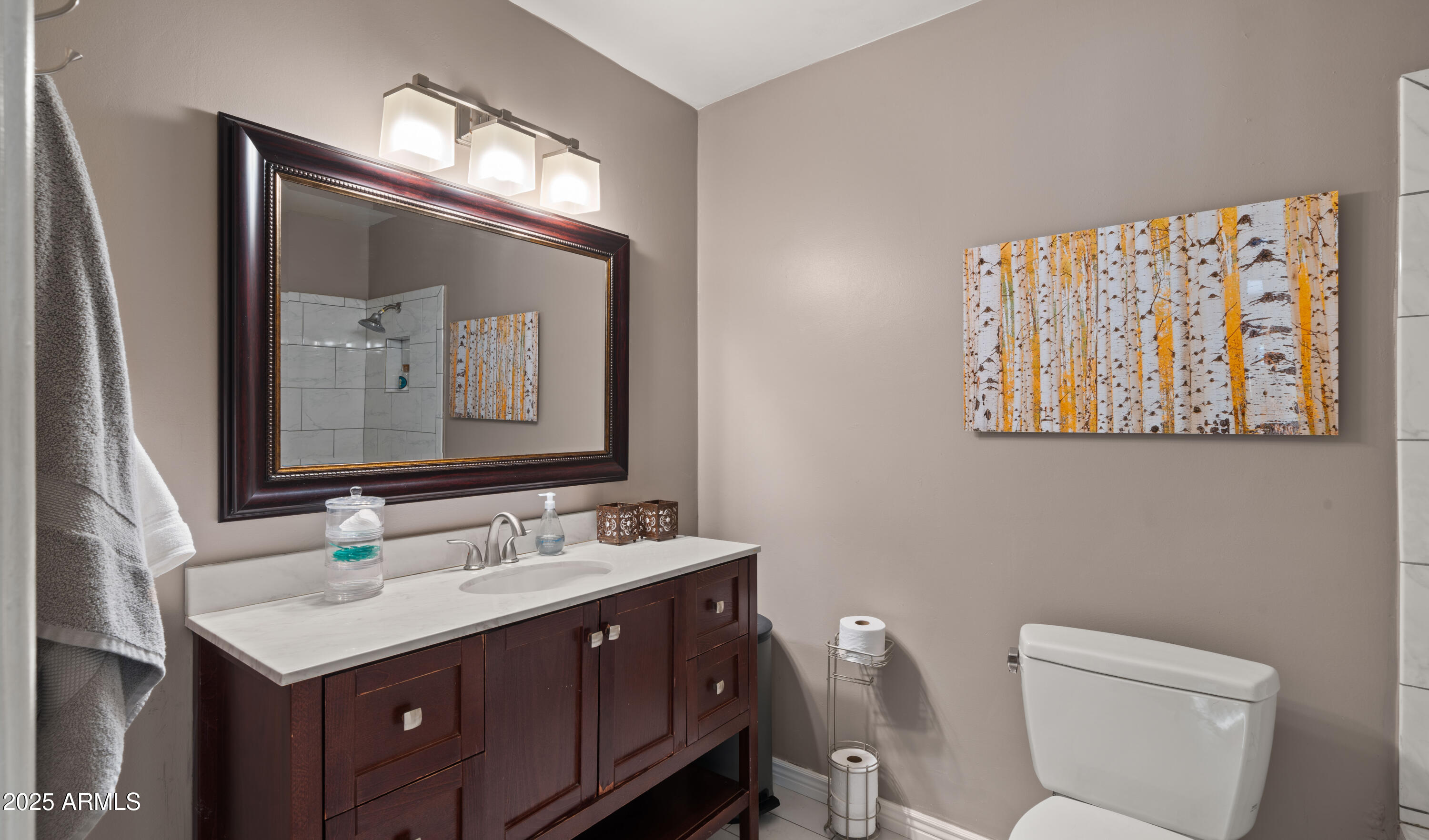 8411 North 11th Avenue Phoenix, AZ 85021 - Photo 18 of 29 Full Bathroom