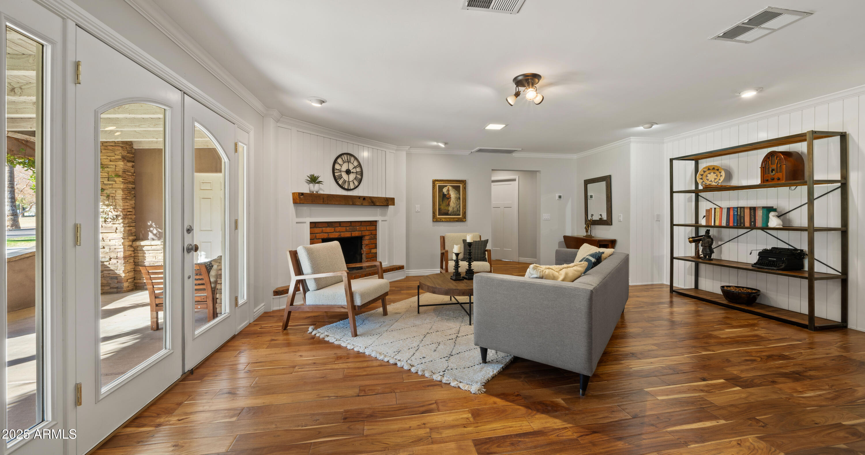 8411 North 11th Avenue Phoenix, AZ 85021 - Photo 2 of 29 Formal Living At Entry