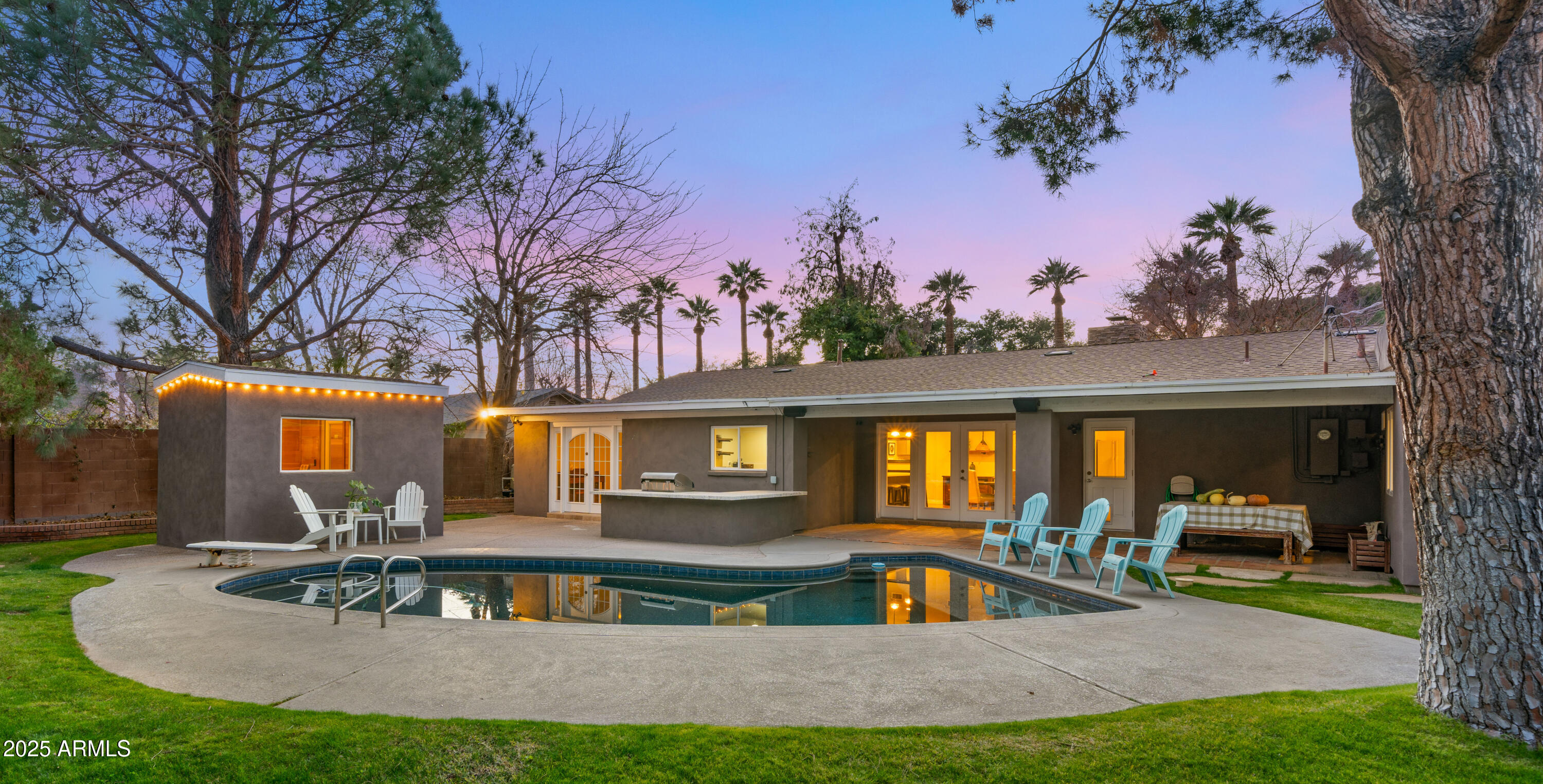 8411 North 11th Avenue Phoenix, AZ 85021 - Photo 23 of 29 Sparkling pool