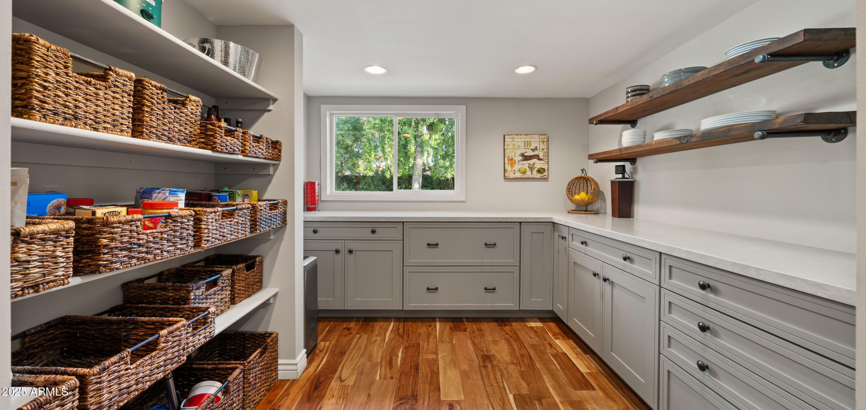 8411 North 11th Avenue Phoenix, AZ 85021 - Photo 7 of 29 Walk in Butlers Pantry