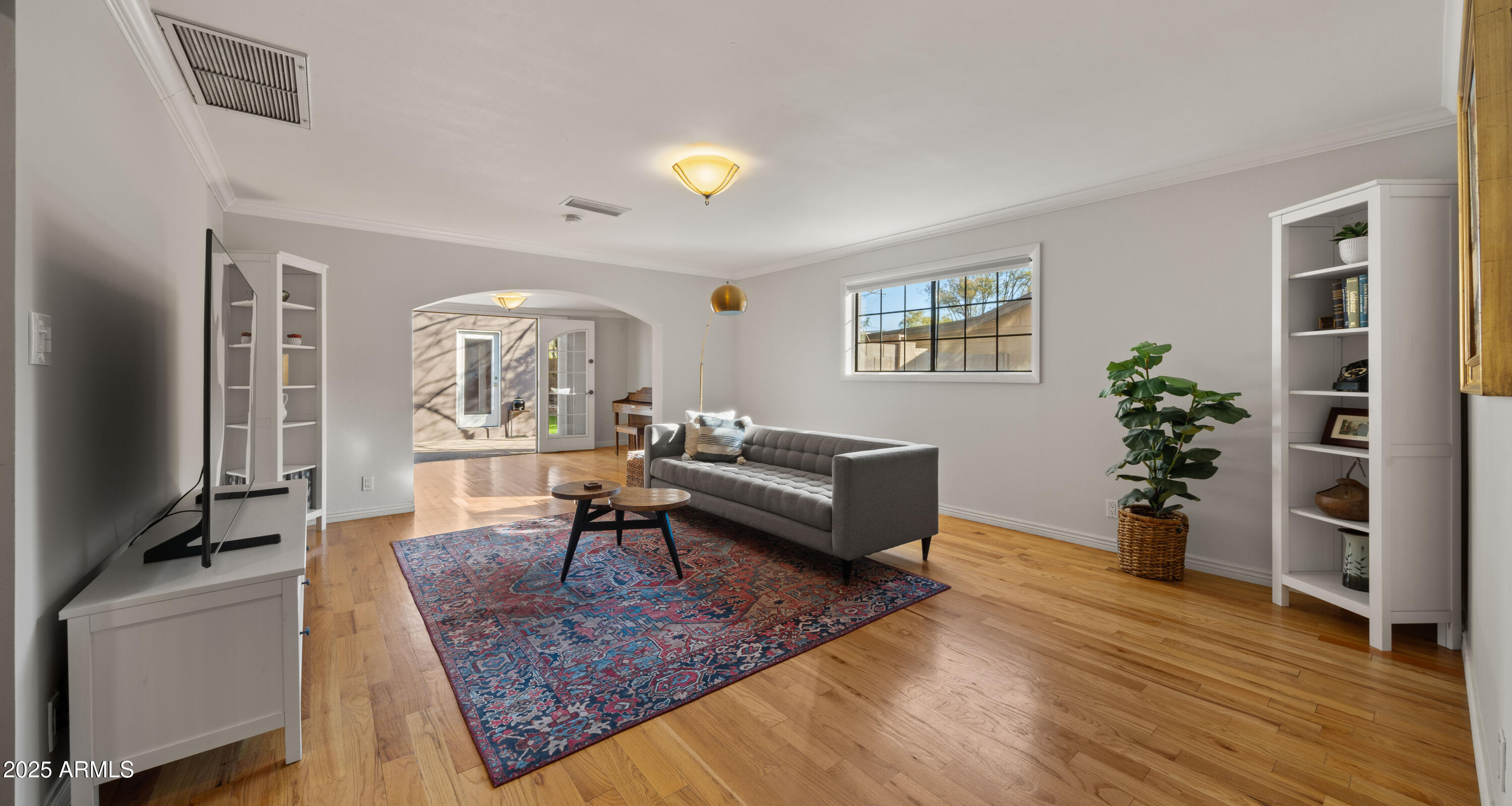 8411 North 11th Avenue Phoenix, AZ 85021 - Photo 9 of 29 Living Room with Bonus space