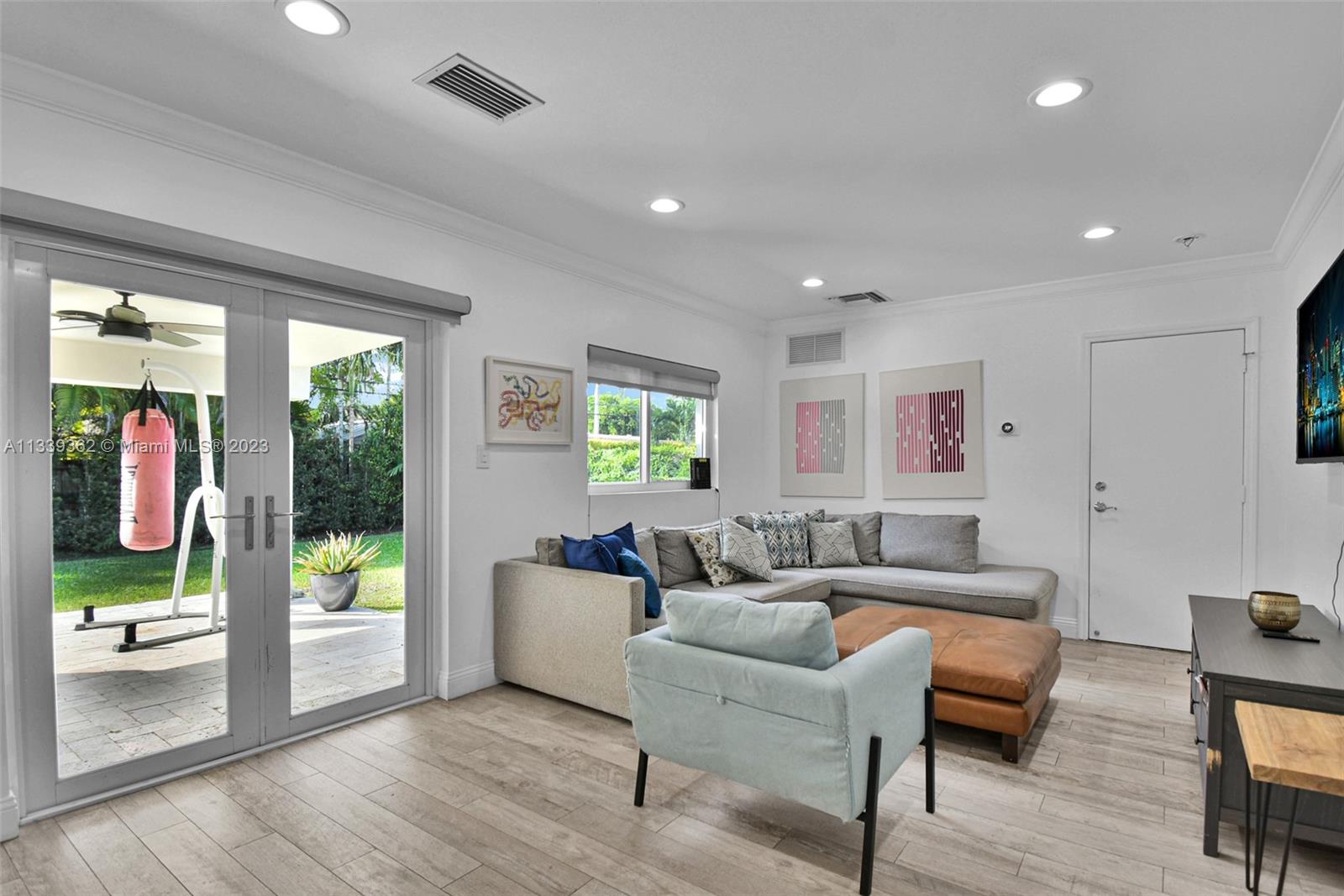 Dadeland Miami, FL 33173 - Photo 14 of 56 a living room with furniture and a window