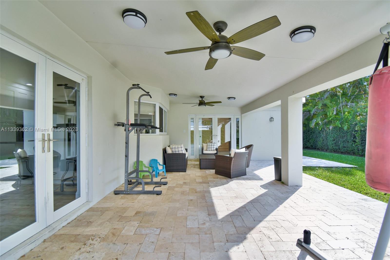 Dadeland Miami, FL 33173 - Photo 48 of 56 a living room with furniture