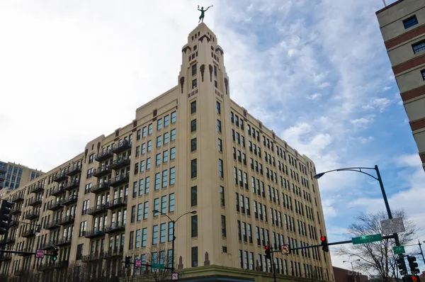 $3,950 | 758 North Larrabee Street, Unit 410, Chicago, IL 60654